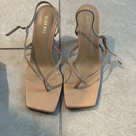 Alias Mae Waikiki Heels - Picture 3 of 4